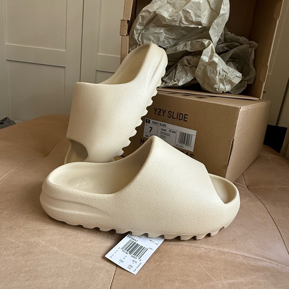 Adidas YEEZY Slides Sandals Slip-Ons NEXT TO NEW w/ Box & Tag Men’s Size 7 40.5